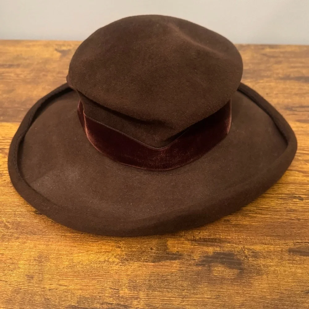 Vintage‎ Ann Vuille 1980s Brown Felt Hat Velvet Band Large Rosette Flower